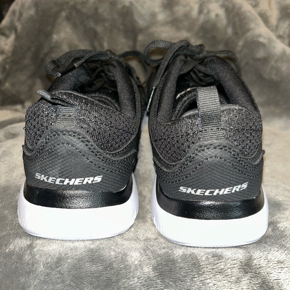 Skechers Women’s like New Memory Foam Black and White Sneakers, Size 8.5 - Picture 5 of 9